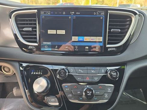 New 2026 Chrysler Voyager LX FWD image 17