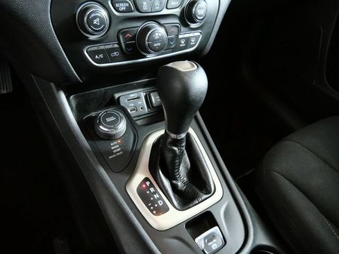 Used 2017 Jeep Cherokee 75th Anniversary AWD/4WD image 20