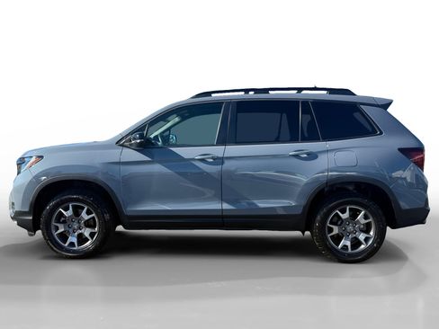 Certified 2022 Honda Passport TrailSport image 2