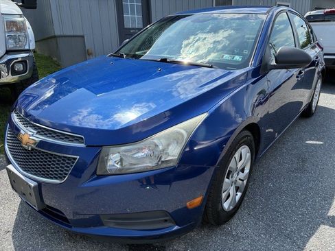 Used 2013 Chevrolet Cruze LS FWD image 1