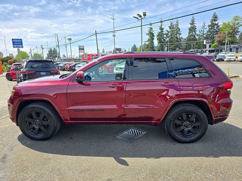Used 2020 Jeep Grand Cherokee Altitude AWD/4WD image 5