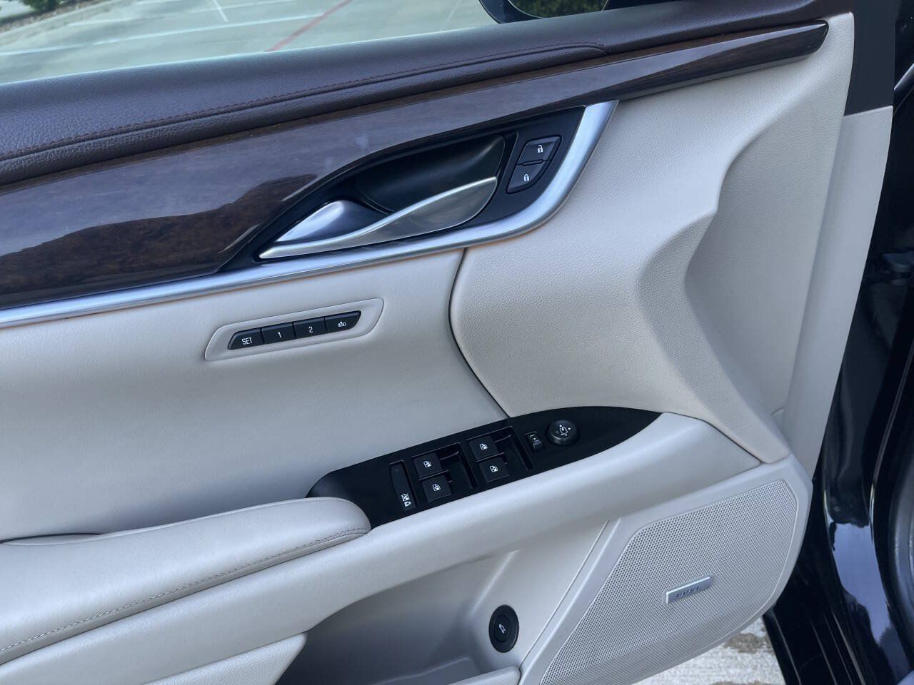 Used 2016 Cadillac XTS Luxury w/ Driver Awareness Package FWD image 3