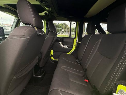 Used 2017 Jeep Wrangler Unlimited Rubicon w/ Connectivity Group AWD/4WD image 65