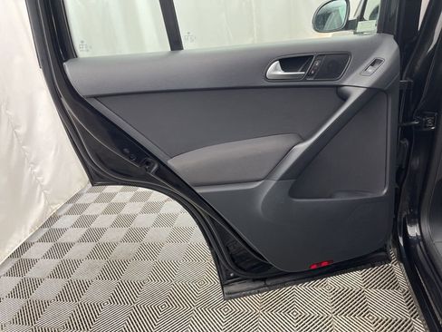 Used 2014 Volkswagen Tiguan S image 25