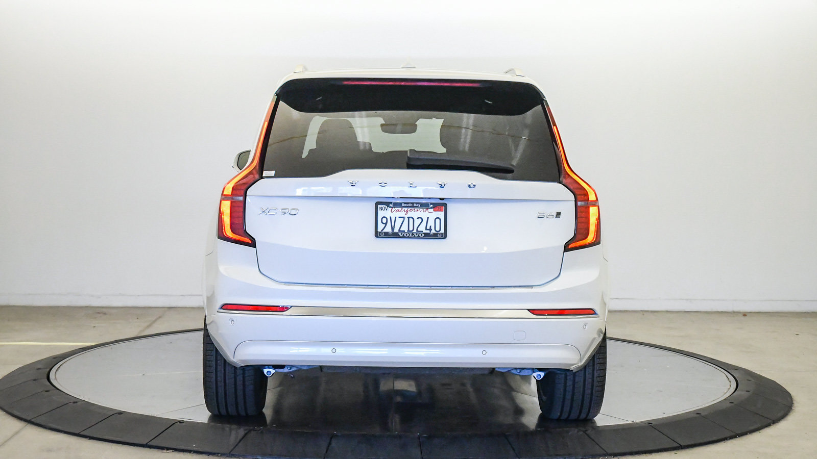 Used 2026 Volvo XC90 B6 Plus w/ Protection Package Premier AWD/4WD image 3