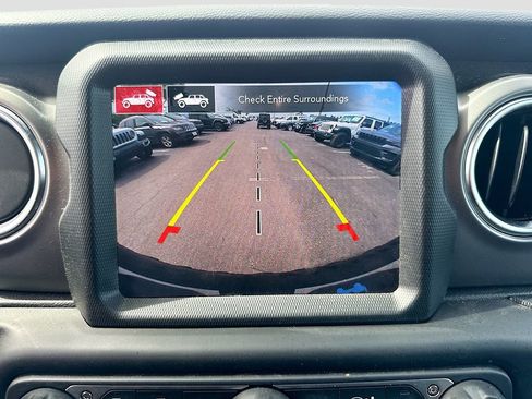 Used 2022 Jeep Wrangler Unlimited Rubicon 4xe w/ Cold Weather Group AWD/4WD image 16