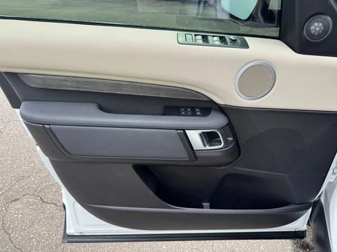 Used 2018 Land Rover Discovery HSE AWD/4WD image 16