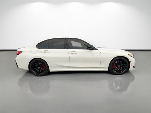 Used 2024 BMW 330i Sedan w/ M Sport Package RWD image 2