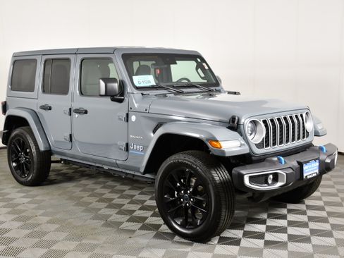 Used 2024 Jeep Wrangler Unlimited Sahara AWD/4WD image 4