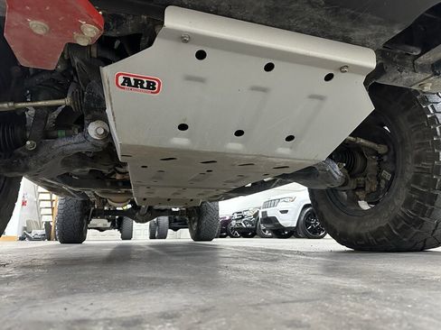 Used 2018 Toyota Tacoma TRD Off-Road AWD/4WD image 12