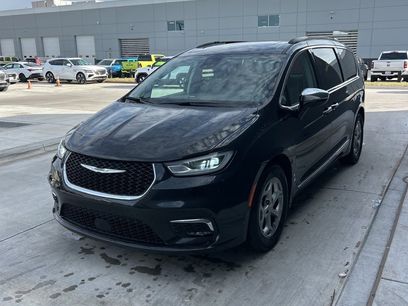 Used 2023 Chrysler Pacifica Limited