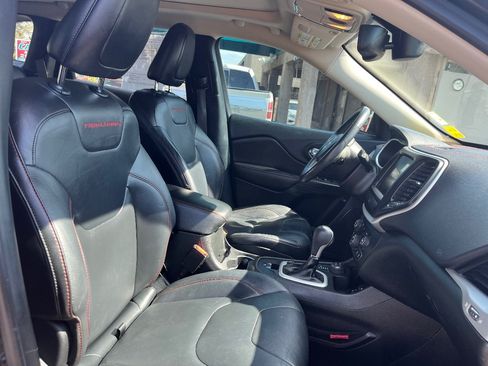 Used 2014 Jeep Cherokee Trailhawk w/ Comfort/Convenience Group AWD/4WD image 38
