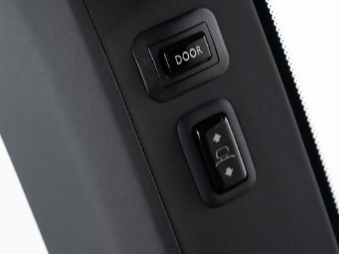 Certified 2023 Rolls-Royce Cullinan Black Badge w/ Driver's Package image 32