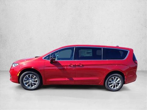 New 2026 Chrysler Pacifica Select image 2