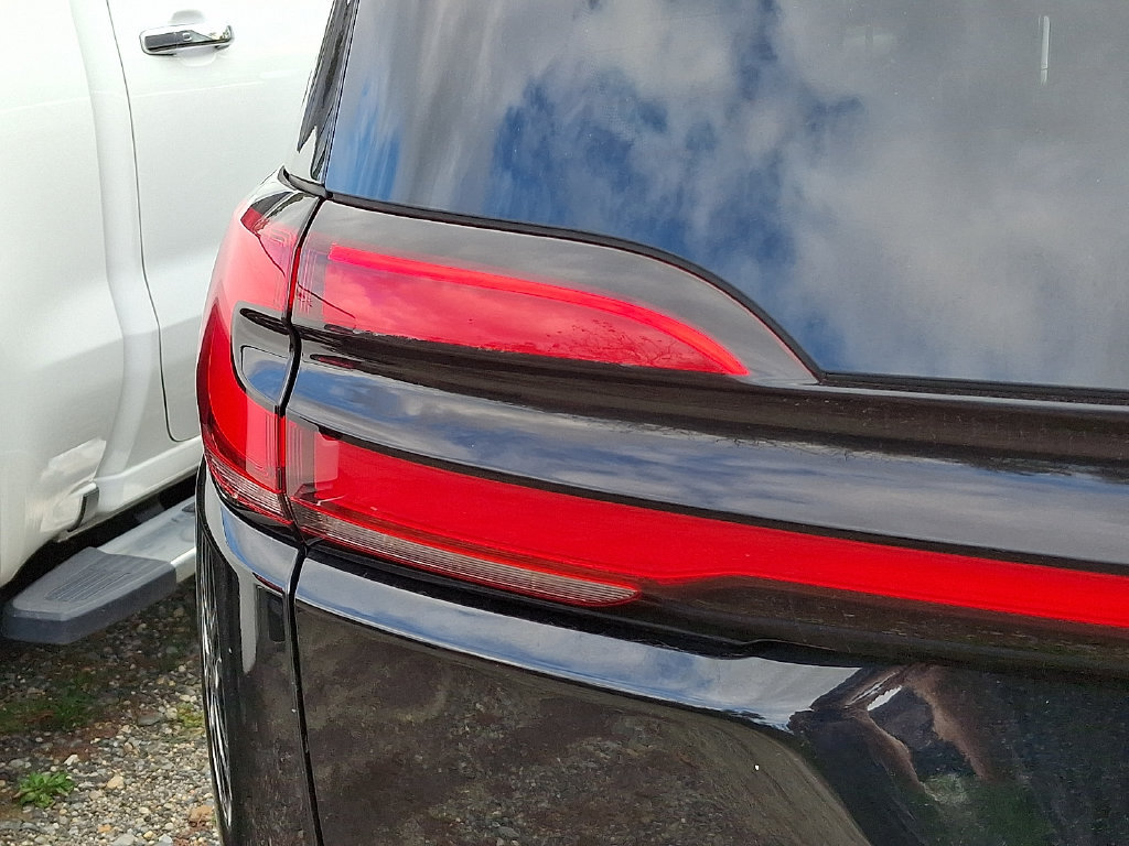 Used 2024 Chrysler Pacifica Touring-L FWD image 9