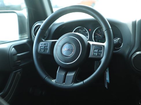 Used 2017 Jeep Wrangler Sport w/ Connectivity Group AWD/4WD image 13