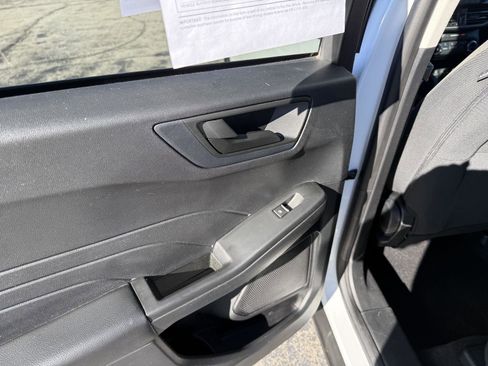 Used 2022 Ford Escape SE image 34