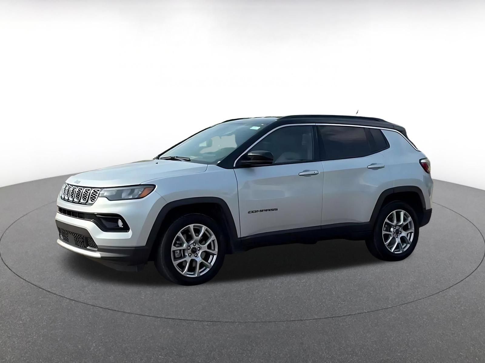 Used 2025 Jeep Compass Limited AWD/4WD image 7