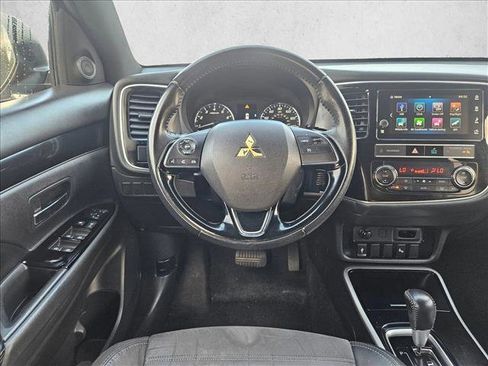 Used 2019 Mitsubishi Outlander SE image 11