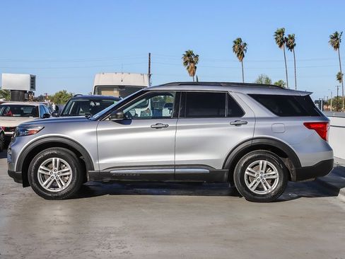 Used 2024 Ford Explorer XLT w/ Equipment Group 202A image 7