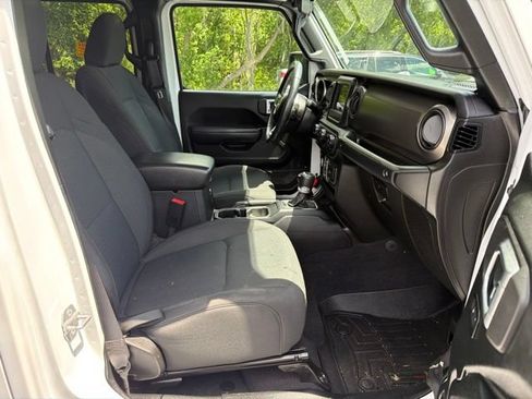 Used 2020 Jeep Gladiator Sport w/ Quick Order Package 24S AWD/4WD image 13