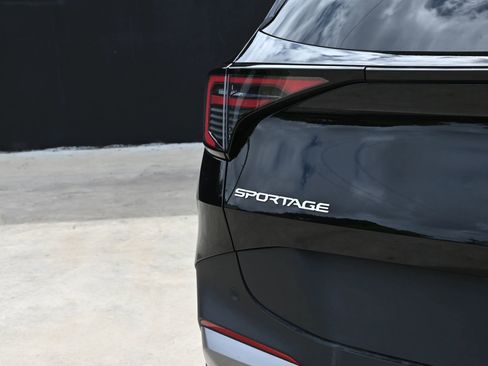 Used 2026 Kia Sportage LX image 9
