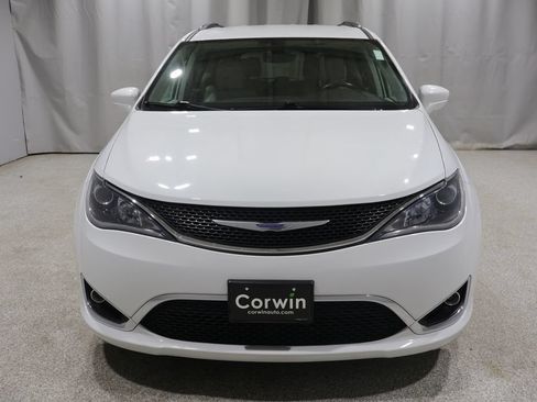 Used 2018 Chrysler Pacifica Touring-L Plus FWD image 7