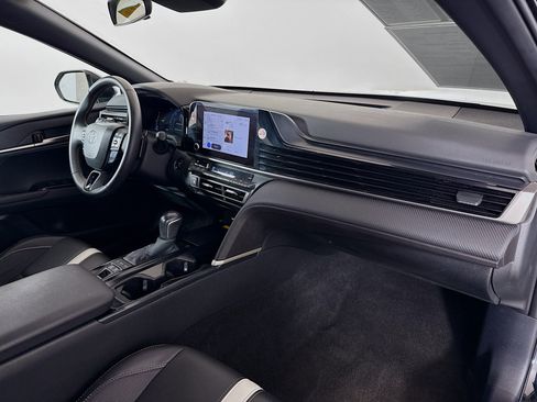 Used 2025 Toyota Camry SE image 25