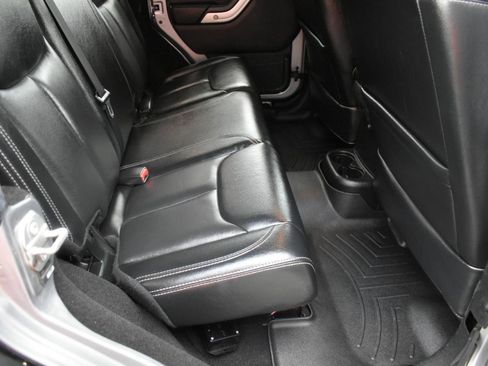 Used 2016 Jeep Wrangler Unlimited Rubicon AWD/4WD image 38