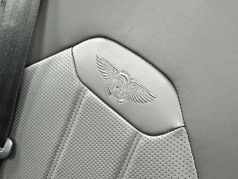 Used 2022 Bentley Bentayga image 45