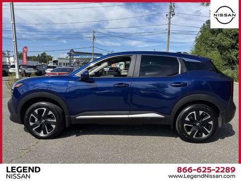 Used 2025 Nissan Kicks SV AWD/4WD image 5