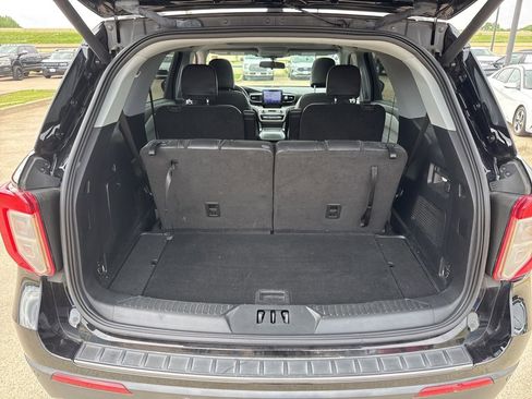 Used 2023 Ford Explorer XLT w/ Equipment Group 202A image 9