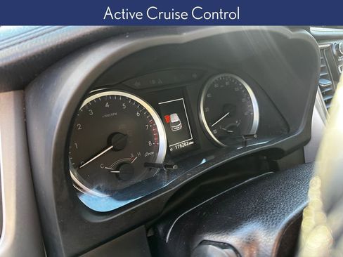 Used 2018 Toyota Highlander Plus image 12