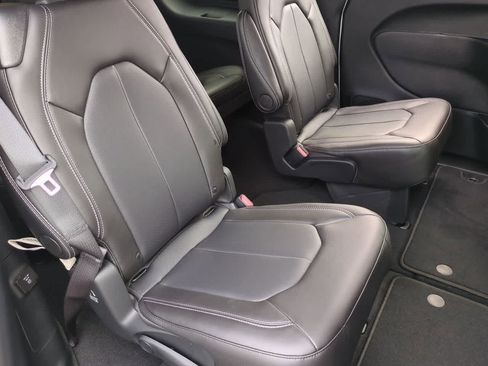 New 2026 Chrysler Pacifica Select FWD image 22