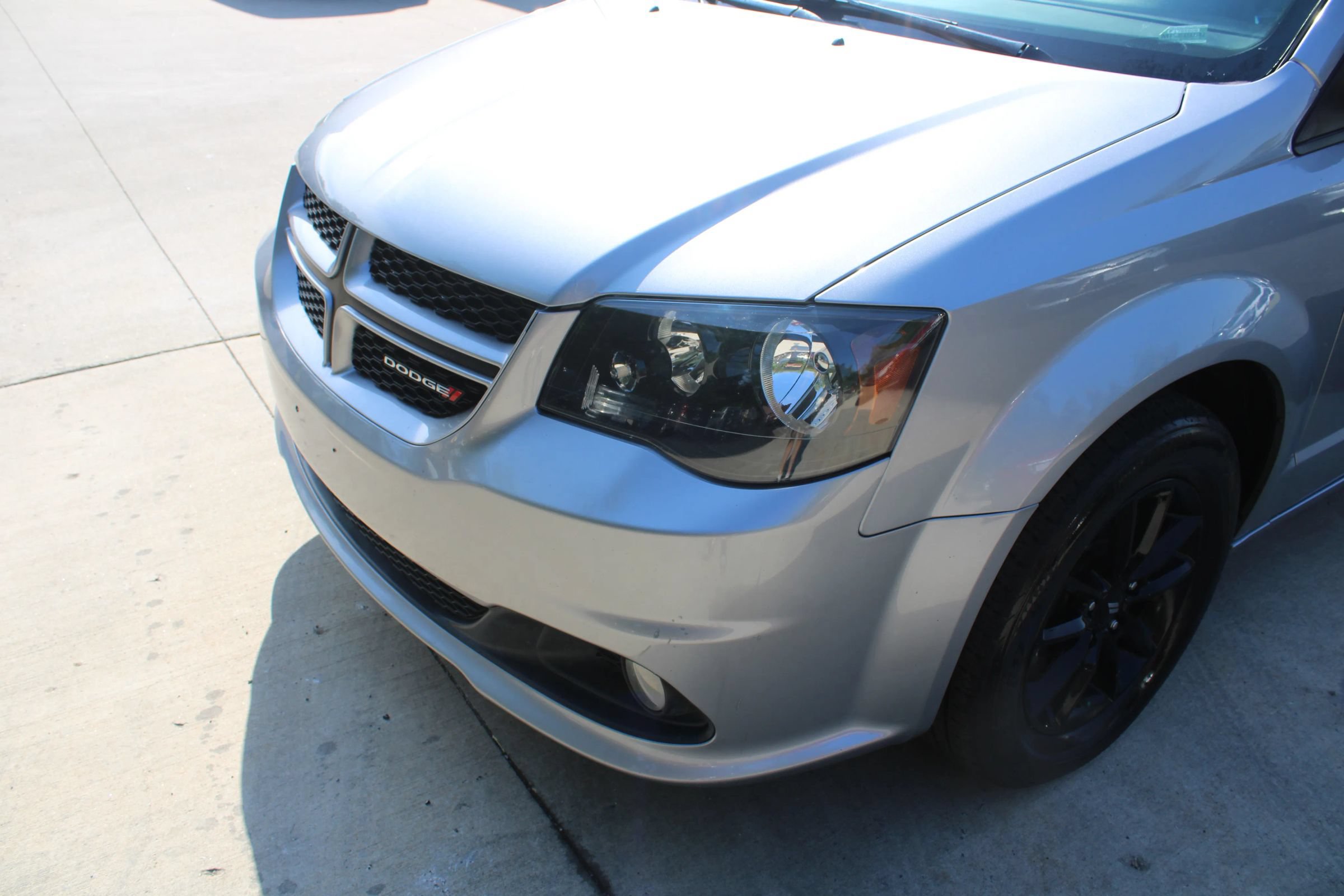 Used 2020 Dodge Grand Caravan GT FWD image 3