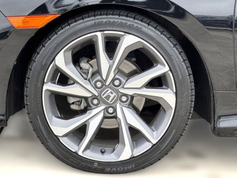 Used 2019 Honda Civic Touring image 12