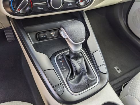 Certified 2025 Kia Soul LX image 28