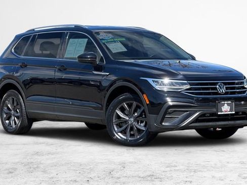 Used 2023 Volkswagen Tiguan SE image 2