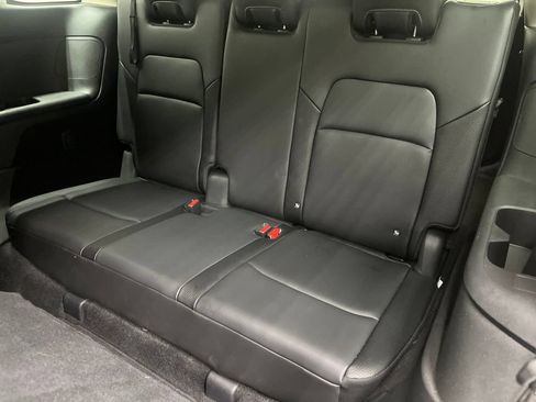 Used 2025 Nissan Pathfinder SL FWD image 7