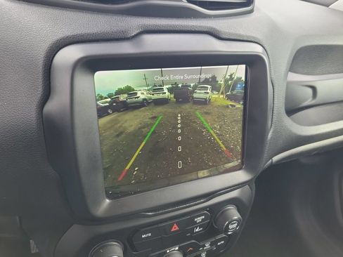 Used 2023 Jeep Renegade Latitude AWD/4WD image 36