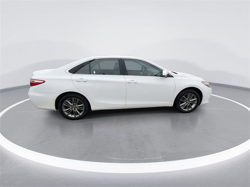 Used 2016 Toyota Camry SE image 9