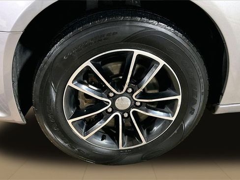 Used 2018 Dodge Grand Caravan SXT w/ Blacktop Package image 9