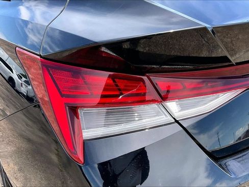 Used 2022 Hyundai Elantra SEL w/ Convenience + Premium Package FWD image 19