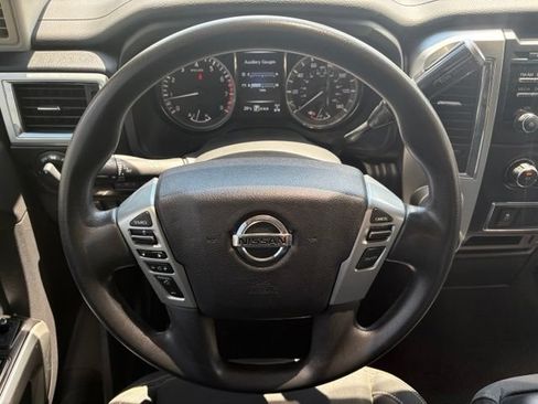 Used 2017 Nissan Titan SV AWD/4WD image 22