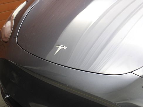 Used 2022 Tesla Model Y Long Range image 3