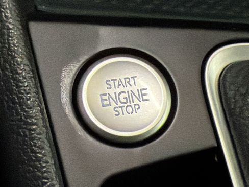 Used 2025 Volkswagen Jetta GLI Autobahn FWD image 25