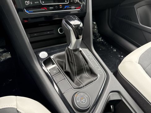 New 2026 Volkswagen Taos SE AWD/4WD image 20