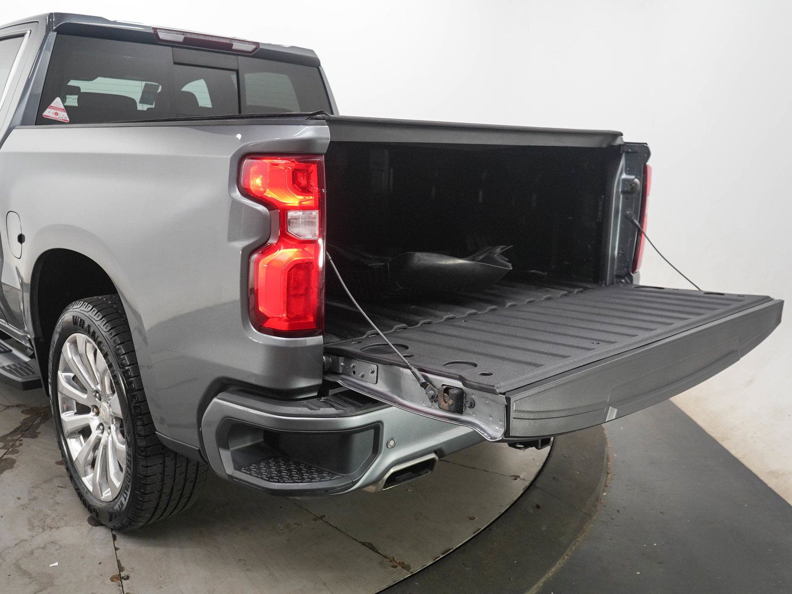 Used 2020 Chevrolet Silverado 1500 High Country AWD/4WD image 9