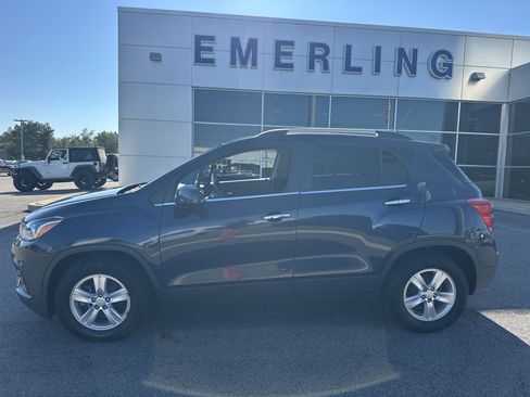Used 2018 Chevrolet Trax LT w/ LT Convenience Package FWD image 13