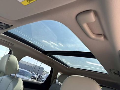 Used 2023 Kia Sorento S w/ Panoramic Sunroof Package AWD/4WD image 16